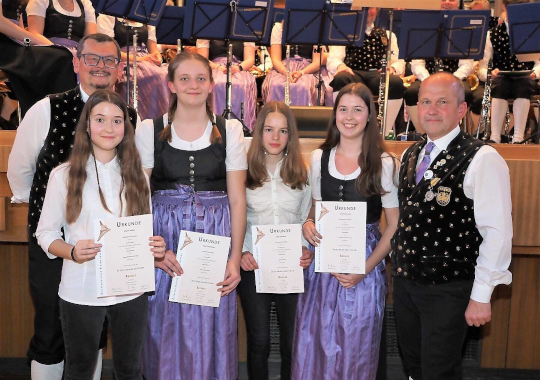 Stadtkapelle Krems - Jungmusikerinnen erhalten Auszeichnung